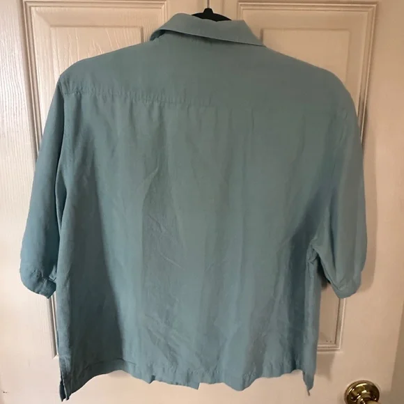 Tommy Bahama silk button down cropped shirt - Picture 2 of 3